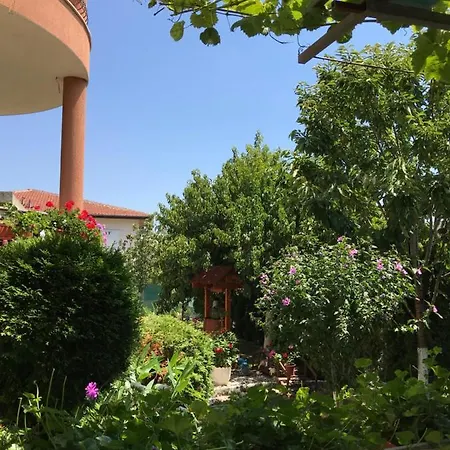 Val And Kate בית הארחה 2*