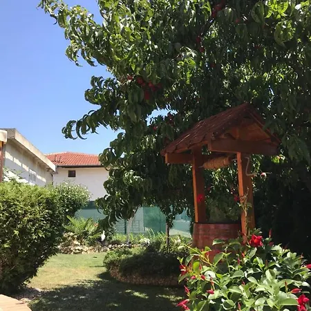 Val And Kate בית הארחה