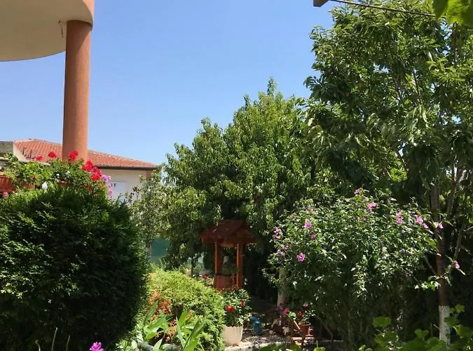 Val And Kate Guest house 2*